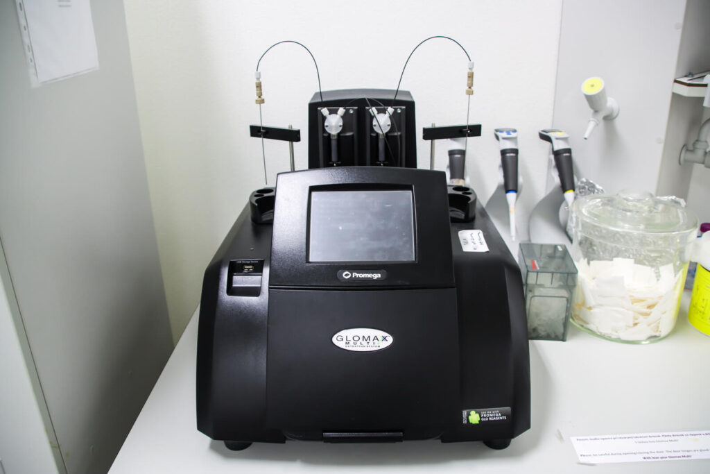 Kombinovaný spektro fluoro luminometer