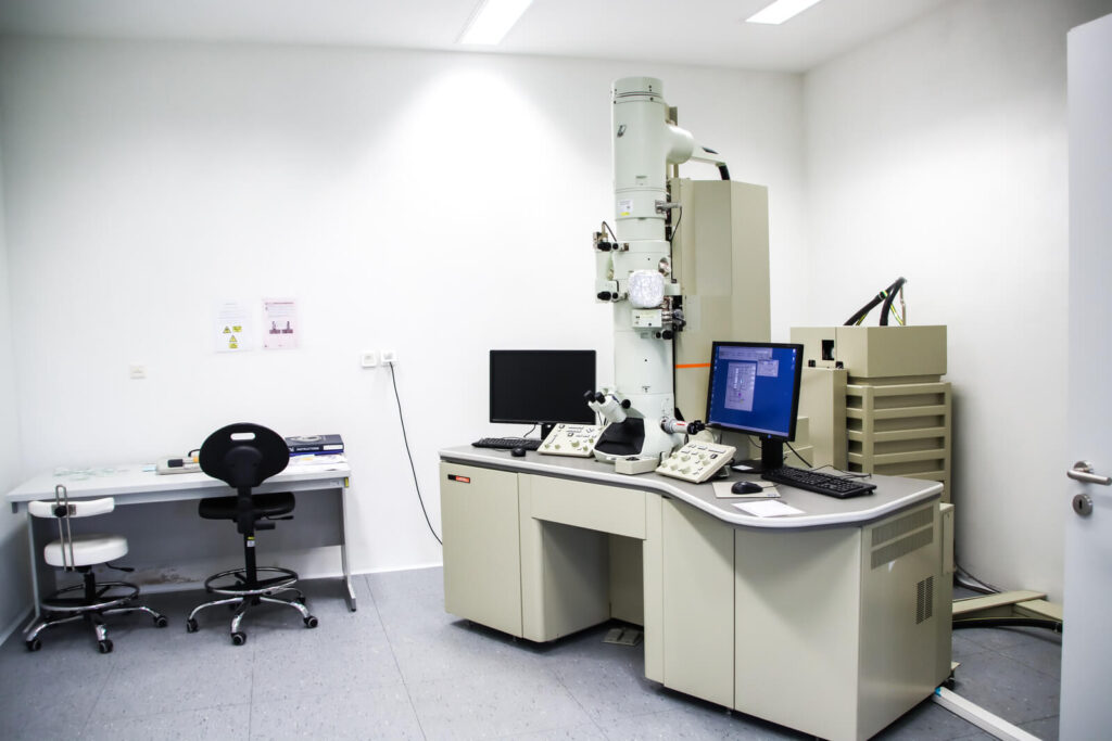 Transmisný elektrónový mikroskop(1)