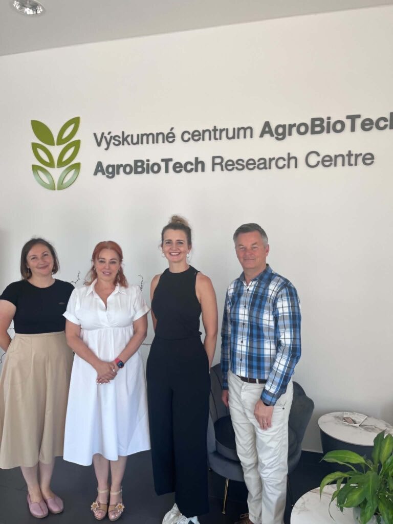 Privítanie Professora Chrisa Pentza a Melissu Van Der Merwe zo Stellenbosch University, South Africa